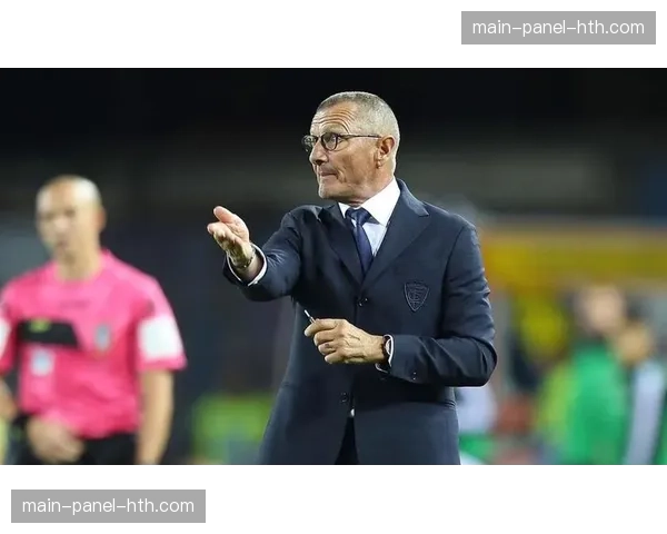 那不勒斯中场核心接受采访，谈及教练对纵向传递的严格要求